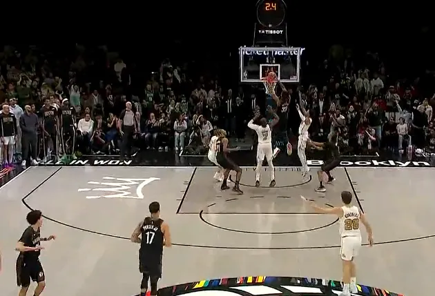 开云网页版-克拉克斯顿关键时刻两次补扣，篮网落后凯尔特人9分追进加时